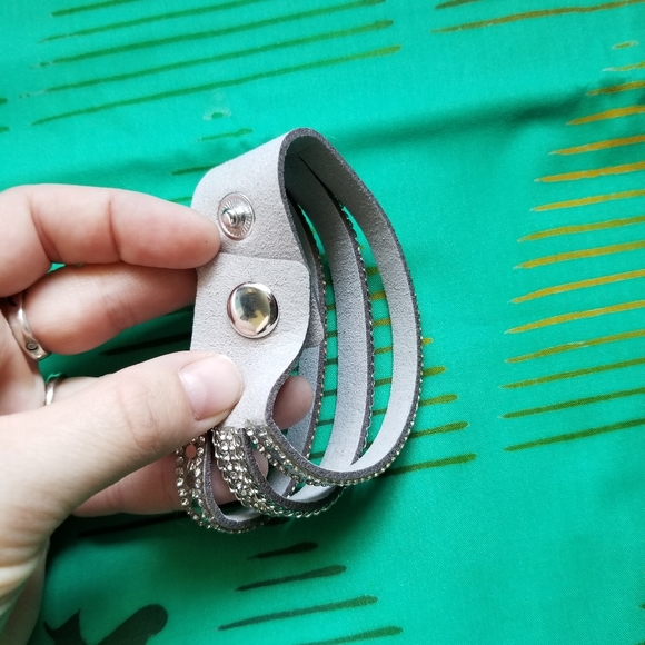 Very sparkly wrist band snap bracelet - Picture 3 of 5